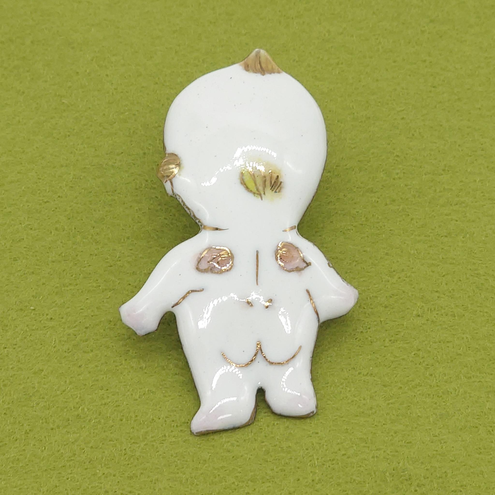 キューピー(B)の七宝焼ブローチ[受注制作]