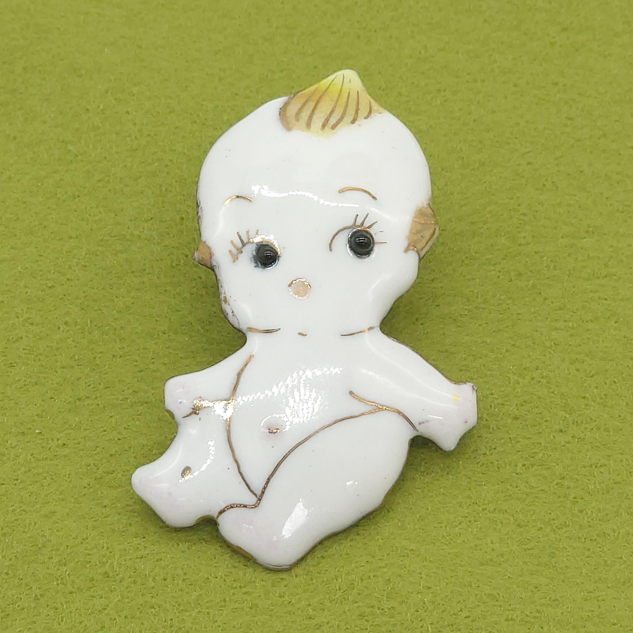 キューピー(C)の七宝焼ブローチ[受注制作]