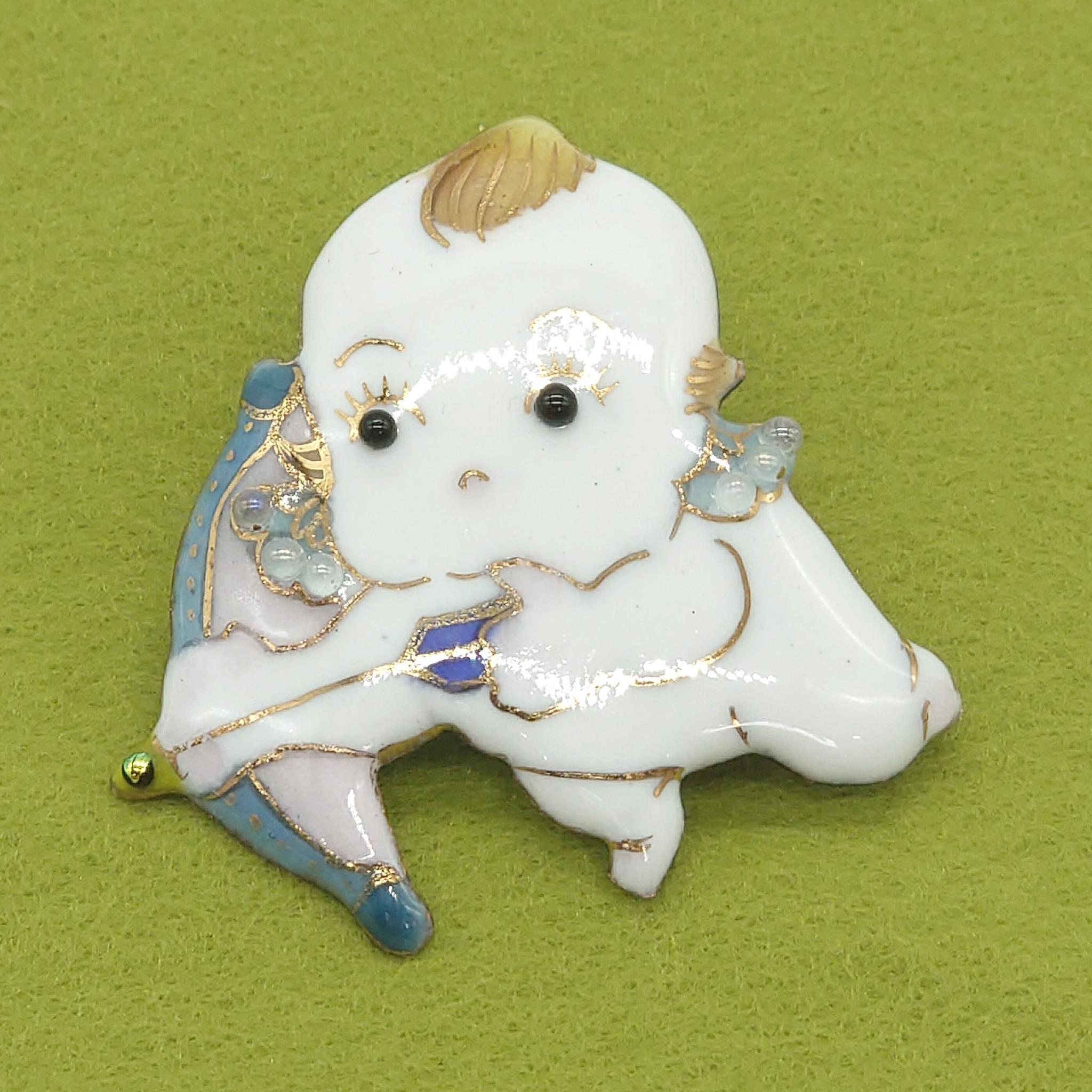 キューピー(F)の七宝焼ブローチ[受注制作]