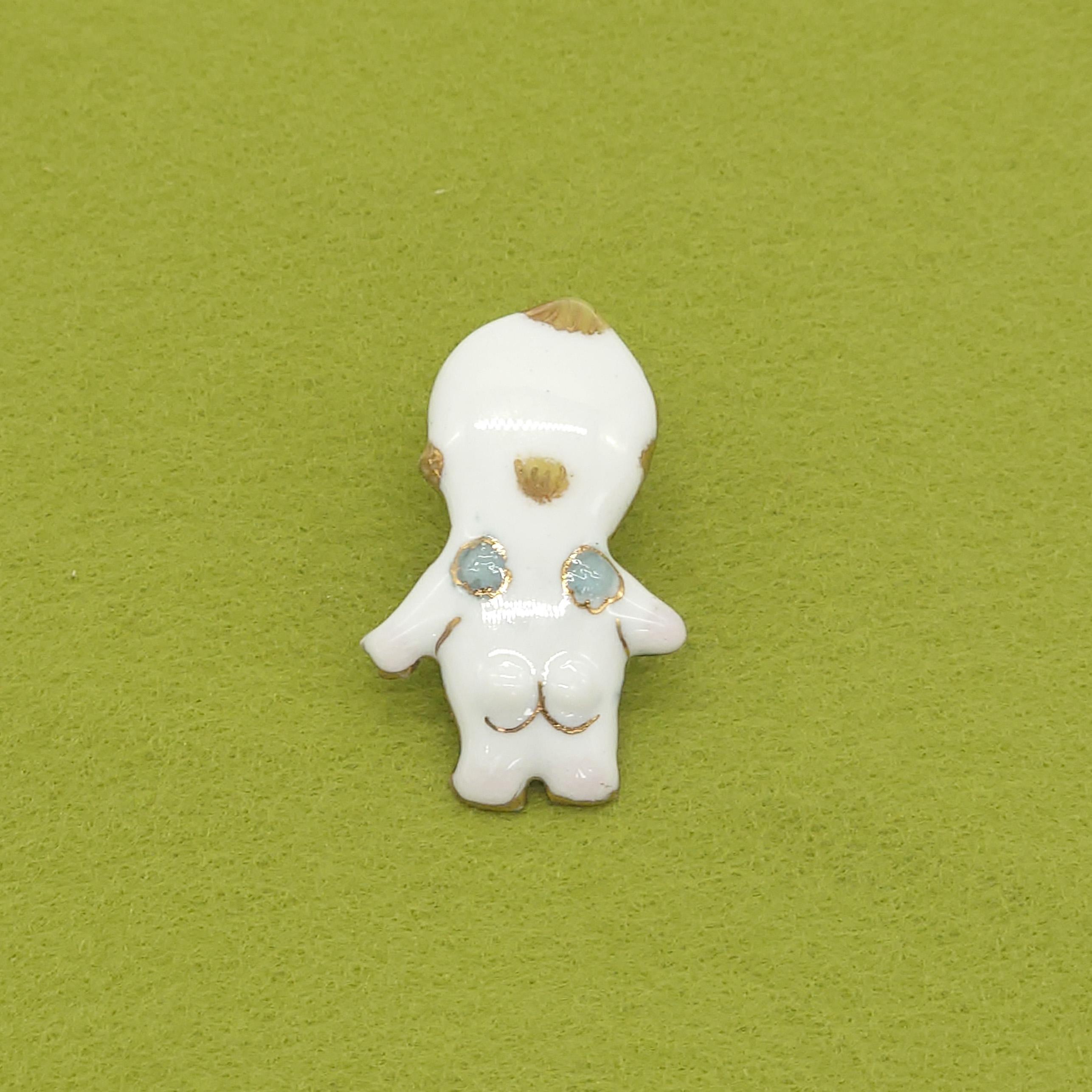 キューピー(b)の七宝焼ピンブローチ（ピンバッジ）[受注制作]1枚目の画像