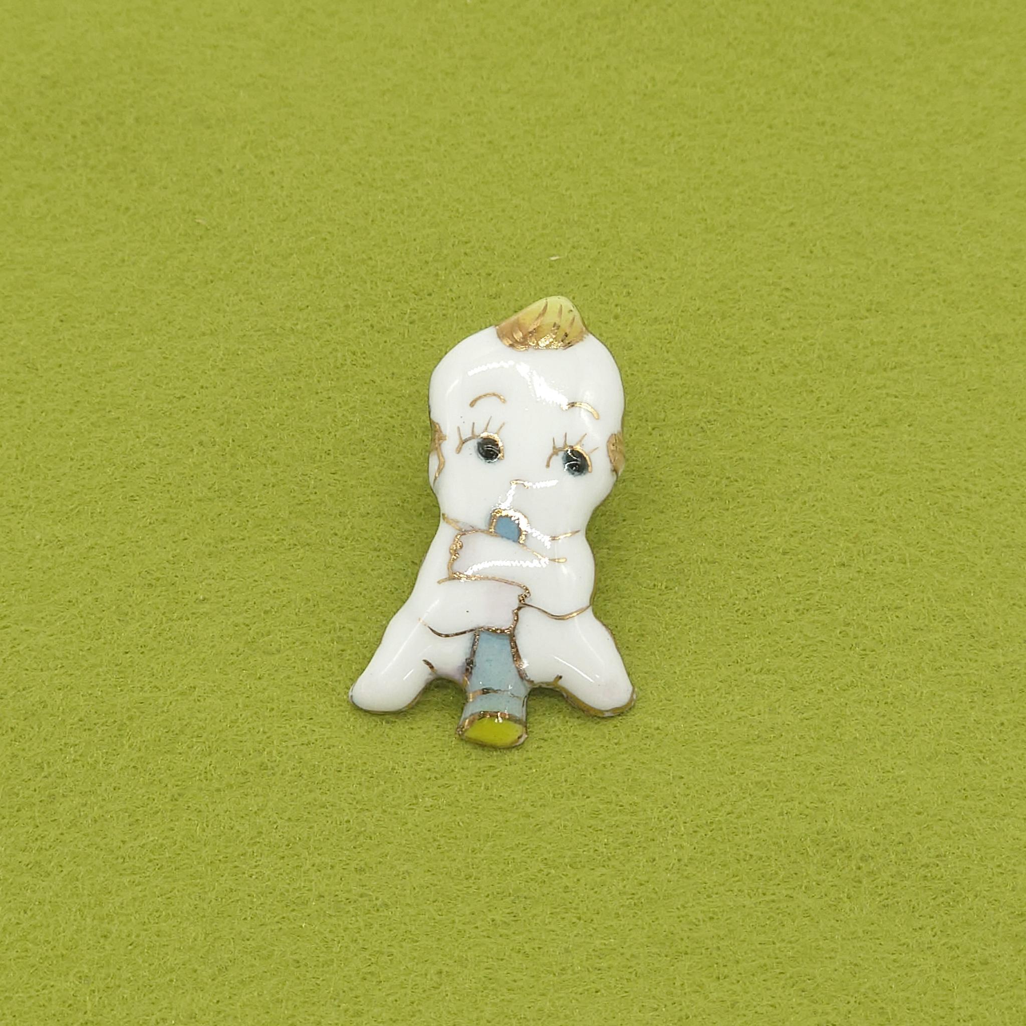 キューピー(d)の七宝焼ピンブローチ（ピンバッジ）[受注制作]